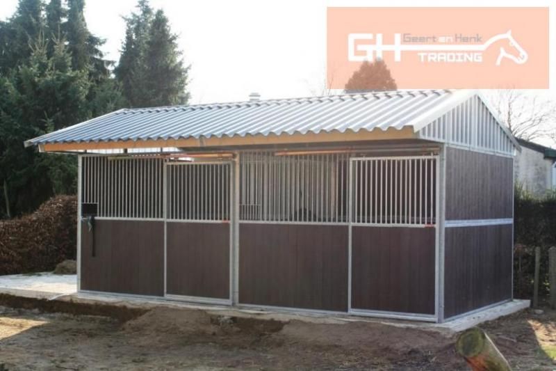 Utestall med 2-hang Roof